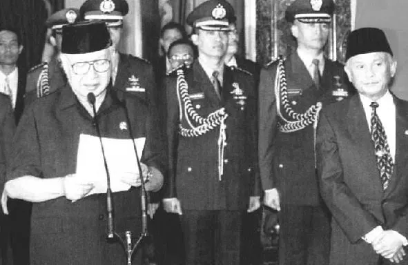 Orde Baru: Pembangunan Ekonomi & Stabilitas Politik